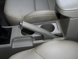 2015款1.5L 手动精英型 驻车制动器