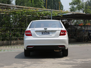 2016款1.3T 手动尊贵版 正后	