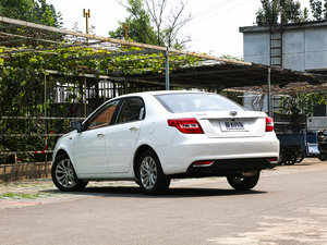 2016款1.3T 手动尊贵版 左后45度