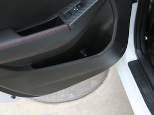 2016款1.3T 手动尊贵版 空间座椅