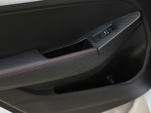 2016款1.3T 手动尊贵版 空间座椅