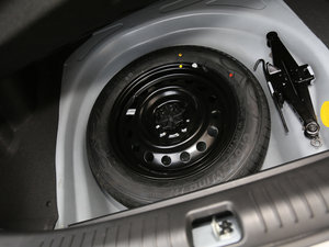 2016款1.3T 手动尊贵版 备胎