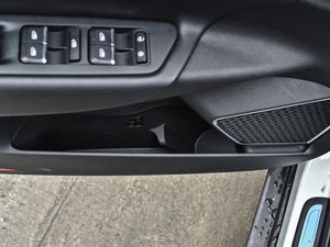 2016款优雅版 1.3T DCT领尚型 前门储物空间
