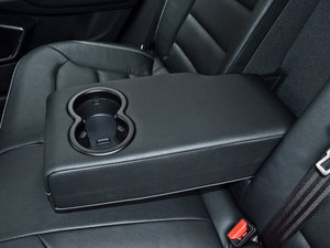 2016款优雅版 1.3T DCT领尚型 后排中央扶手