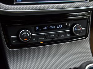 2016款优雅版 1.8L 手动领尚型 中控区