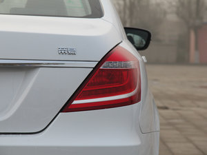2016款三厢 1.3T 手动向上型 尾灯