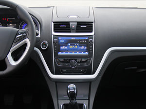 2016款三厢 1.3T 手动向上型 中控台