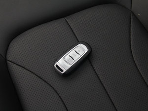 2016款三厢 1.3T 手动向上型 车钥匙