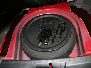 2016款三厢 1.5L 手动向上型 备胎