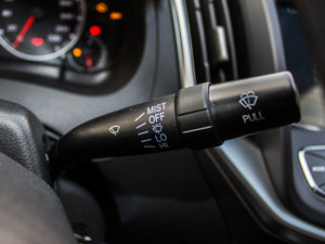 2016款1.5L 手动进取型 国V 中控区