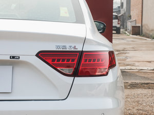 2016款1.3T 手动精英型 尾灯