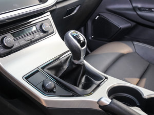 2016款1.3T 手动精英型 换挡杆