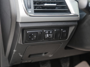 2016款1.8L 手动精英型 中控区