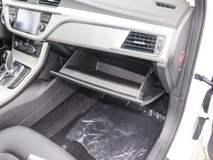 2016款1.3T DCT精英型 手套箱