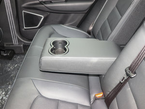 2016款1.3T DCT精英型 后排中央扶手