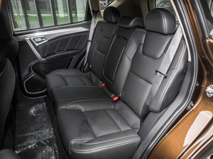 2016款1.8L 手动尊贵型 后排座椅