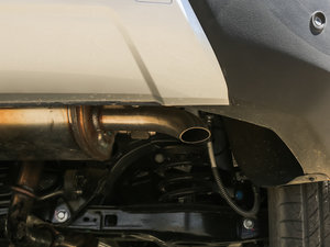 2016款1.3T CVT旗舰型 排气管
