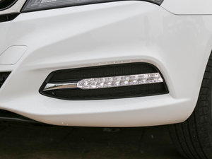 2017款百万款 1.3T CVT向上版 前雾灯