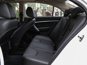 2017款百万款 1.3T CVT向上版 后排空间