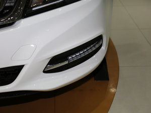 2017款百万款 1.5L CVT豪华型 前雾灯