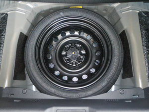 2017款1.3L 自动乐趣版 备胎