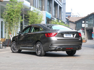 2017款1.8T 自动旗舰型 左后45度
