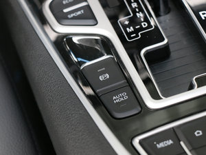 2017款1.8T 自动旗舰型 驻车制动器