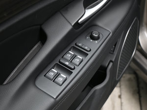 2017款1.8T 自动旗舰型 主驾车窗控制区	
