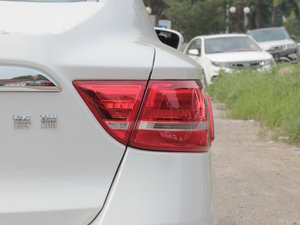 2017款1.8T 自动尊贵型 尾灯