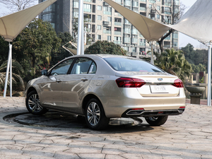 2018款1.5L CVT尊贵型 左后45度