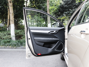 2018款1.5L CVT尊贵型 驾驶位车门