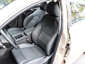 2018款1.5L CVT尊贵型 主驾驶座椅