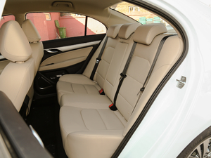 2018款1.5L 手动豪华型 后排座椅