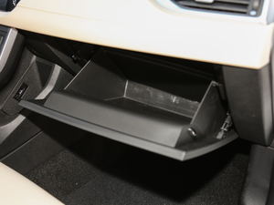 2018款1.5L 手动豪华型 手套箱