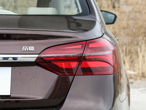 2018款1.5L CVT豪华型 尾灯