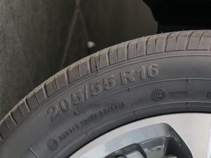 2018款1.4T 手动精英智联型 轮胎尺寸