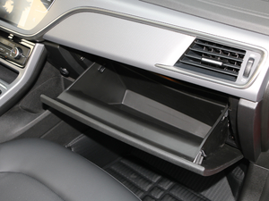 2018款1.4T 手动精英智联型 手套箱