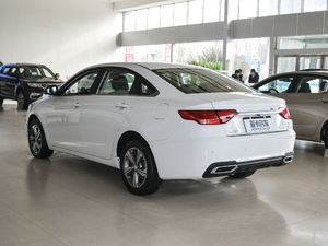 2018款1.8L 手动精英智联型 左后45度