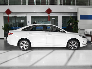 2018款1.8L 手动精英智联型 整体外观