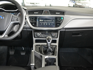 2018款1.8L 手动精英智联型 中控台