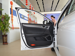 2018款1.8L 自动精英智联型 驾驶位车门