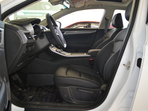 2018款1.8L 自动精英智联型 前排空间