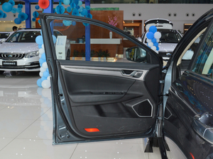2018款1.8L 自动精英智联型 驾驶位车门