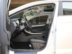 2018款1.4T 自动精英智联型 前排空间