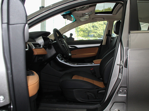 2018款1.4T 自动锋享型 前排空间