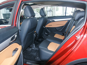 2018款1.4T 自动锋享型 后排空间