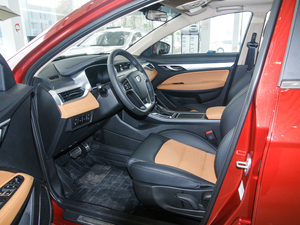 2018款1.4T 自动锋享型 前排空间
