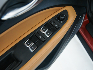 2018款1.4T 自动锋享型 主驾车窗控制区	