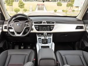 2018款1.8TD 手动两驱智雅型 内饰全景