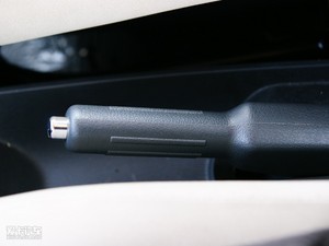 2010款e+ ES经济版 驻车制动器